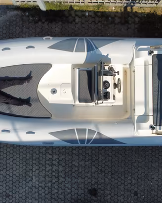 Gommone 7 metri + motore + carrello