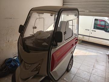 Scooter elettrico cabinato Iron Cabin