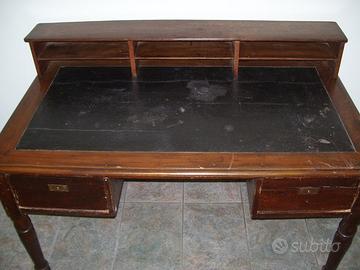 Scrittoio antico 140 x 80 cm con cassetti e alzata