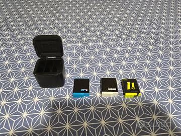  batterie  originali GOPRO + caricabatterie TRIPLO