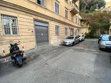 MAGAZZINO A GENOVA
