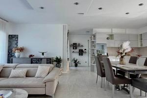 Attico / Mansarda di 148 m² con 4 locali e box aut