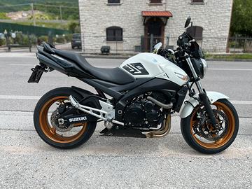 Suzuki gsr 600