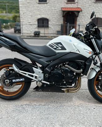 Suzuki gsr 600