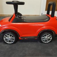 Macchina rossa bambini