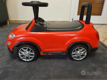 Macchina rossa bambini