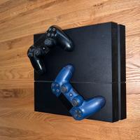 Ps4 console 500 gb + 2 controller