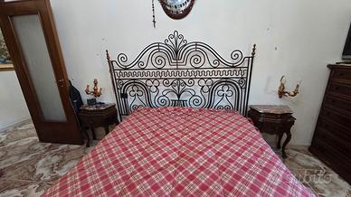 LETTO IN FERRO BATTUTO ANTICO