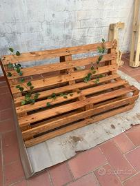 Panchina fatta a mano con pancali