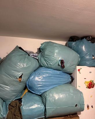 abiti dei bustoni  di vestiti per fare i mercatoni