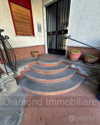 Appartamento ascensorato con garage ad Acireale