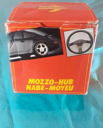 PORSCHE  Mozzo MOMO per montaggio volanti sportivi