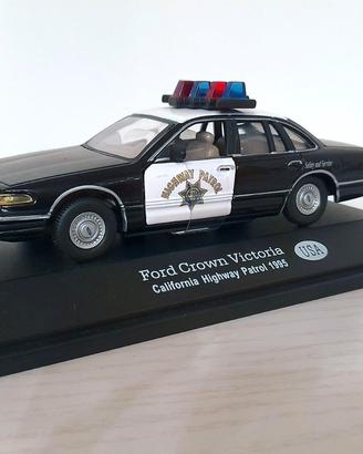 Ford Crown Victoria Polizia 1:43