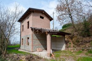 Casa indipendente al grezzo con giardino di 500 mq