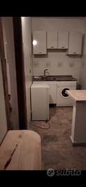 vedesi casa con ingresso indipendente 