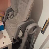 seggiolone e mangia pannolini