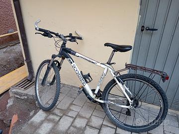 bicicletta mountain-bike 