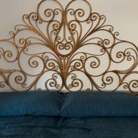 testiera letto in foglie d'oro