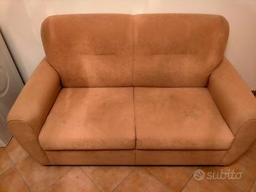 Divano letto matrimoniale-compdo e pratico!