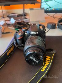 Nikon D3200 + Obiettivo 18-55mm VR II