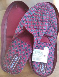 Set pantofole da viaggio colore bordeaux