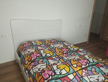Letto singolo con materasso praticamente nuovo