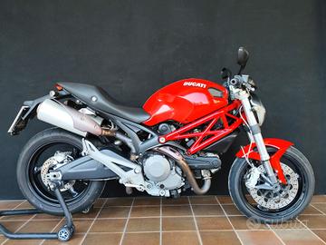 Ducati Monster 696
