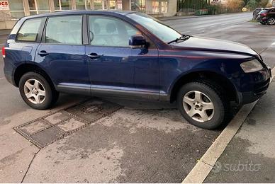 Tutti ricambi VW TOUAREG R5 TDI 2.5 2006 VOLKSWAGE
