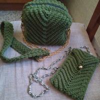 Borsello e porta cellulare lavorato all' uncinetto