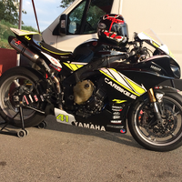 Yamaha R1 2010 solo pista