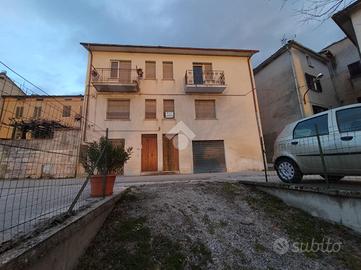 CASA SEMINDIPENDENTE A GUALDO TADINO