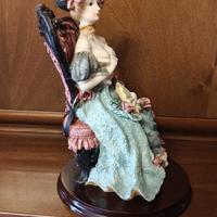 Statuina porcellana di dama stile vittoriano