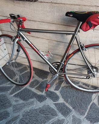 bicicletta in titanio
