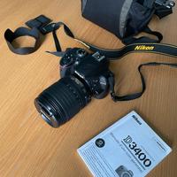 Nikon D3400 + Obiettivo NIKKOR 18-105mm + Custodia