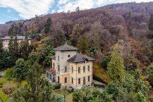 Villa di 800 m² con più di 5 locali e box auto a S
