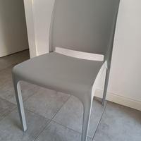 4 SEDIE IN PLASTICA VARI COLORI