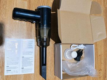 Piccolo aspirapolvere auto