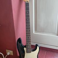 Basso Squier p-bass by Fender