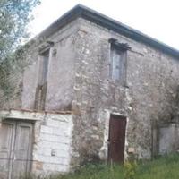 Casolare con 1500 mq di terreno ad Ortodonico