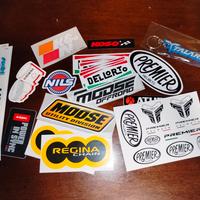 stickers vari e portachiavi 