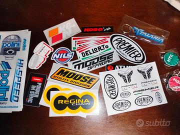 stickers vari e portachiavi 