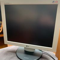 Monitor LCD 15”.