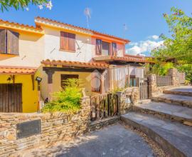 VILLA A SCHIERA A SAN TEODORO