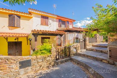 VILLA A SCHIERA A SAN TEODORO