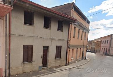 Indipendente unico livello sottotetto e cortile