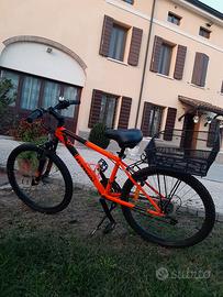 Bicicletta mountain Bike B-twin