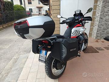 Moto Guzzi V85 TT E5+ anno 2025 "full optional".
