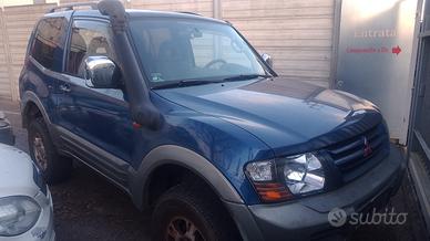 MITSUBISHI PAJERO 2002 C/MOTORE 4D56