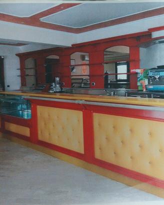 Arredamento e attrezzature bar