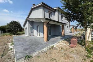 Villa di 130 m² con più di 5 locali e box auto a G